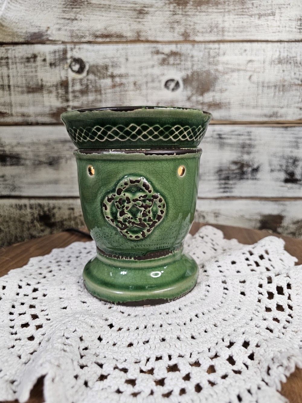 Scentsy Green Ceramic Warmer with Decorative Medallion